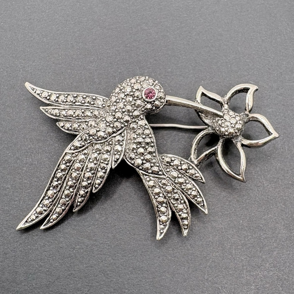 Vintage‎ Avon Hummingbird Brooch Marcasite Like Textured Purple Crystal Eye